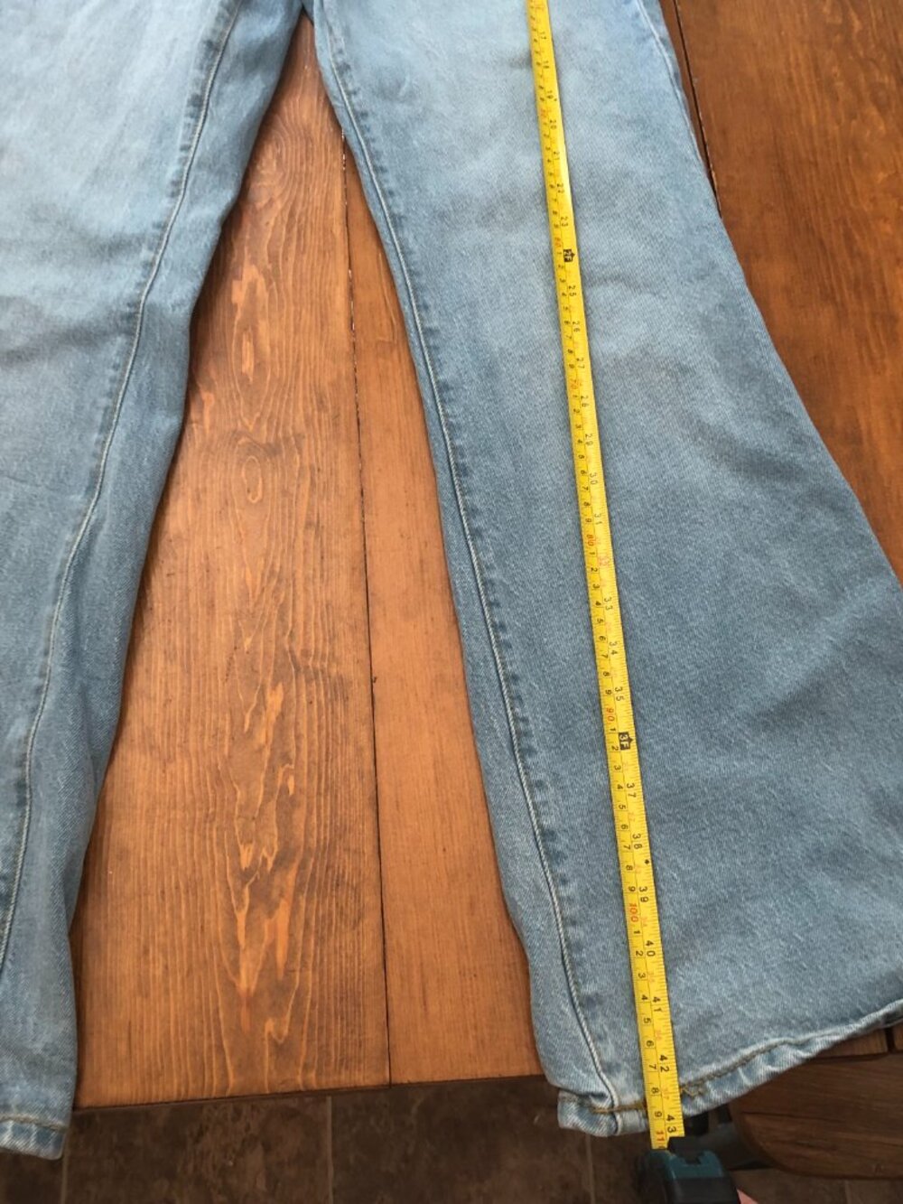 Universal Thread Women's High Rise Flare Jeans Size 10 Regular Light Blue - Picture 4 of 9